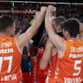 Valencia Basket inaugura el Roig Arena con una victoria histórica
